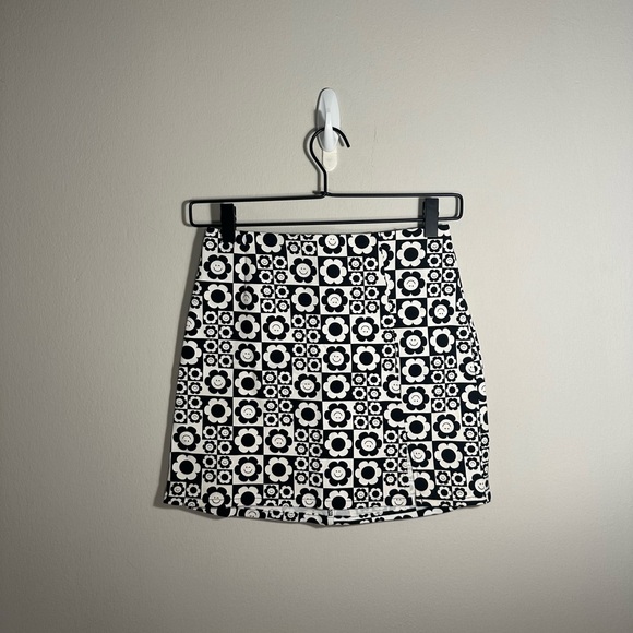 art class Other - Art Class Black and White Floral Patterned Skirt